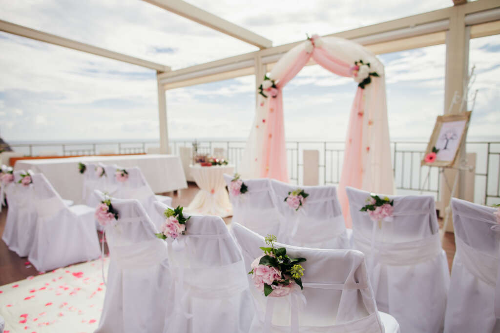wedding isle and arch with weddings chairs and wedding flower decoration